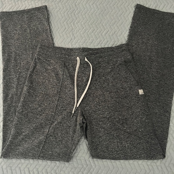 Vuori Halo Wide Leg Flare Pant In Heathered Gray Size Small - Picture 2 of 6